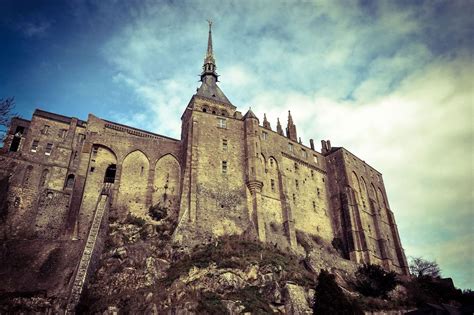 Mont Saint Michel labbatiale contre vents et marées MONT SAINT MICHEL