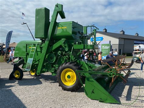 How Does A Combine Harvester Work? | Equipment Radar 