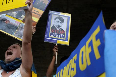 Manifestantes marcam ato em Brasília pelo fim da Guerra na Ucrânia