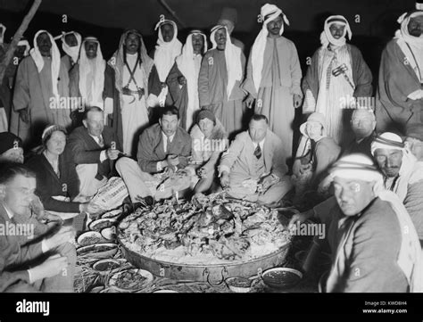 Gene Tunney Und Frau Polly Lauder Tunney Bei Beduinen Camp Mit Sheik