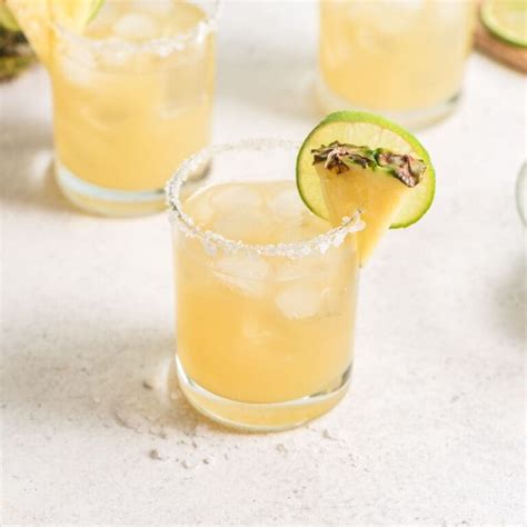 25 BEST Pineapple Juice Cocktails To Take You To The Tropics