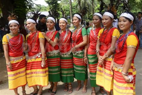 Picture Information: National Dress of Bangladesh