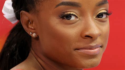 How To Replicate Simone Biles' Olympic Gold Eye Makeup