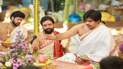 Pawan Kalyan Varahi ‘వారాహి’ యాత్ర కోసం యాగం చేస్తున్న పవన్ కళ్యాణ్ వైరల్ అవుతున్న ఫోటోలు