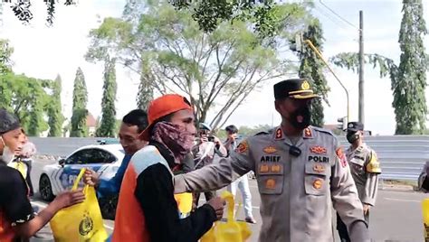 Polres Pekalongan Kembali Salurkan Bansos Dari Kapolri Video Dailymotion