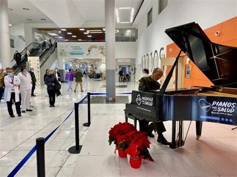 El Hospital de Manises instala un piano de cola en su vestíbulo a