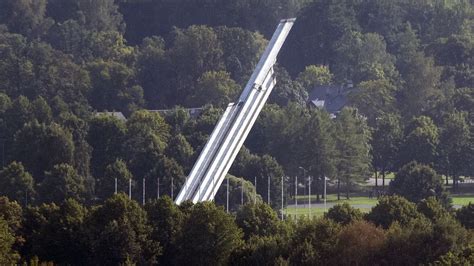 Controversy as Latvia tears down Soviet-era monuments | Euronews