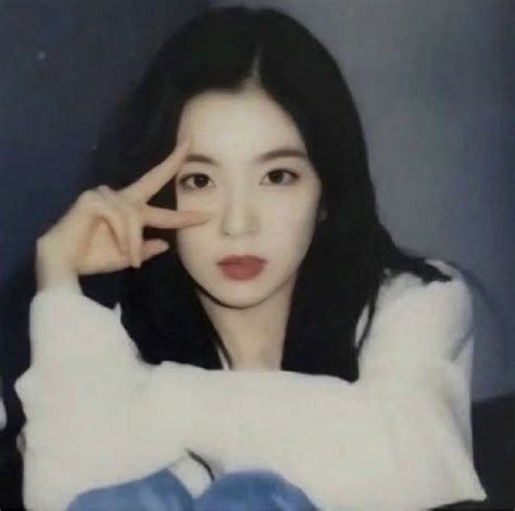 Pin by Winda on 𝐈𝐑𝐄𝐍𝐄 in 2024 Red velvet irene Grunge girl Red velvet