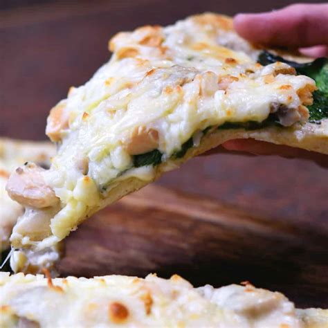 Spinach Alfredo Pizza With Shredded Chicken 24bite® Recipes