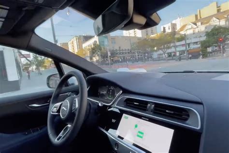 Témoignage Taxi autonome de Waymo Tesla est en retard là