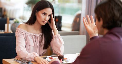 9 Hard Spot Signs Of A Master Manipulator According To Psychology