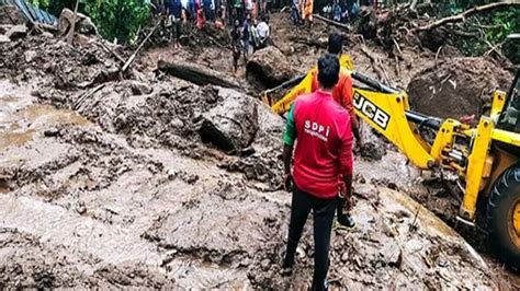 Kerala Landslide கேரளா நிலச்சரிவு ஒரே குடும்பத்தை சேர்ந்த 5 பேர் பலி