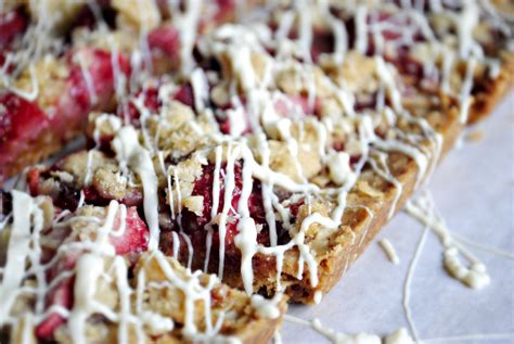 Strawberry Streusel Bars With White Chocolate Drizzle Tasty Kitchen Blog