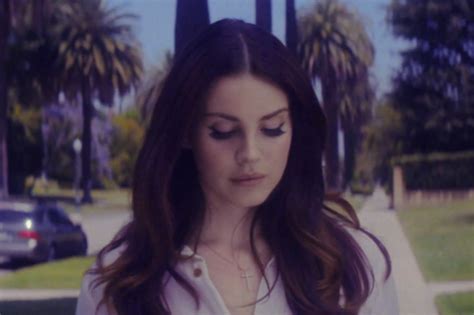 Lana Del Rey Lan A O Clipe De Shades Of Cool Monkeybuzz