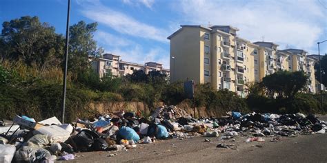 Emergenza Rifiuti Reggio Calabria Arghill Discarica A Cielo Aperto