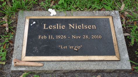 Leslie Nielsen (1926-2010) - Find a Grave Memorial