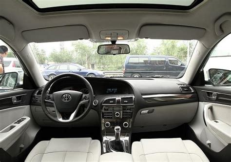 Brilliance H530 2011 - 2016 Sedan :: OUTSTANDING CARS
