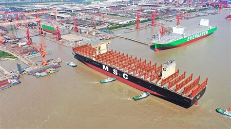 Shanghai Varata La Nave Portacontainer Pi Grande Del Mondo