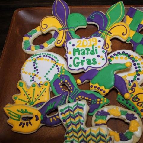 Mardi Gras cookies | Iced sugar cookies, Holiday cookies, Cookie decorating