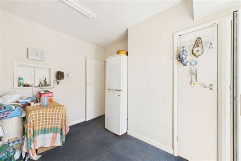 2 Bedroom Semi-Detached Bungalow for Sale: Mayflower Drive, Brixham