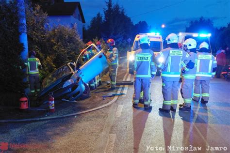 Samoch D Uderzy W Przepust I S Up Poszkodowane Dwie M Ode Kobiety