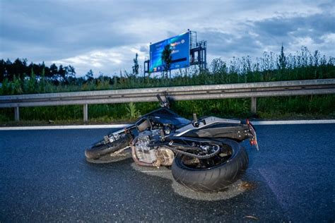 A73 Tragischer Unfall in Nürnberg Junger Motorradfahrer stirbt