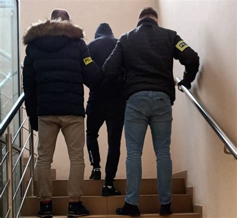 Policjanci Weszli Do Mieszkania Na Os Bohater W Ii Wojny Wiatowej