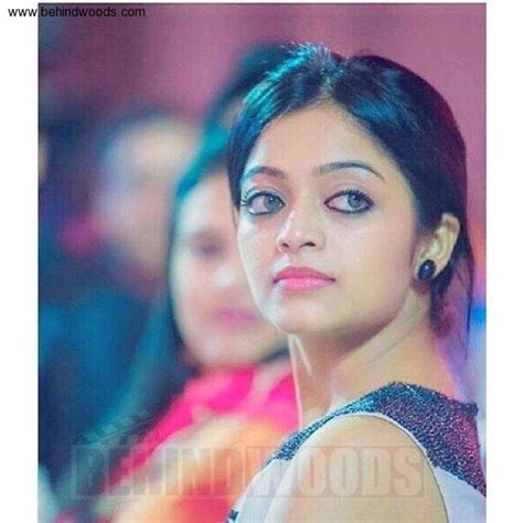 Janani Iyer Cute Eyes