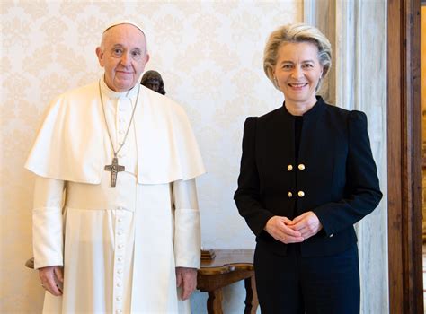 Ursula Von Der Leyen S A Nt Lnit Cu Papa Francisc La Vatican