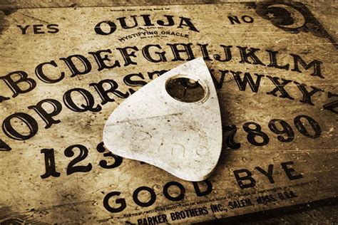 Detienen a 12 menores de edad por jugar ouija en panteón de Durango