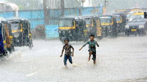 Mumbai Heavy Rains Cause Waterlogging Traffic Snarls Andheri Subway