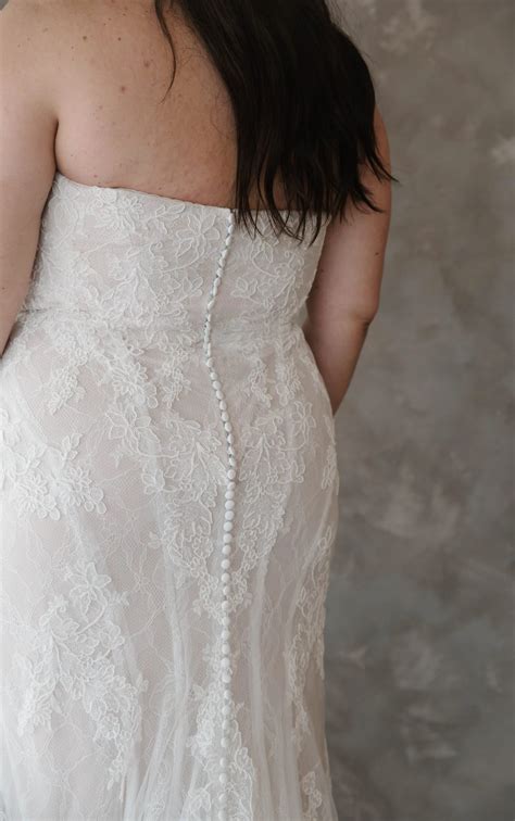 Romantic Plus Size Lace Bridal Dress With Detachable Sleeves