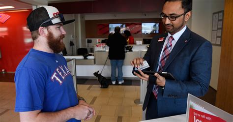 Bank of America pay raise: bank tellers will make at least $20 an hour
