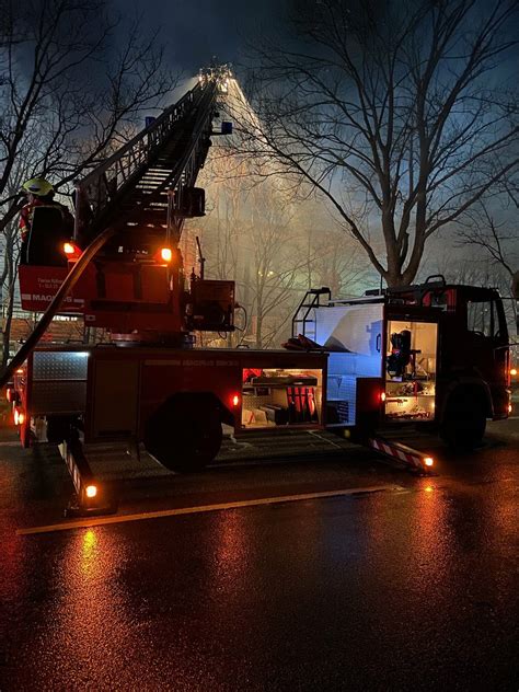 Rüthen Feuerwehr bekämpft Großbrand in Sägewerk Fotos