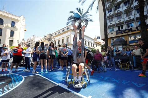 La Selecci N Espa Ola Femenina De Baloncesto Visita La Pista De X