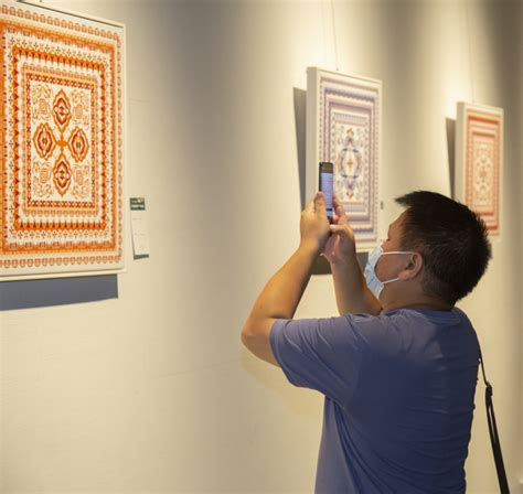 2022年贵州省高校美术名师推介展——吴国霞设计作品展在中天美术馆开幕