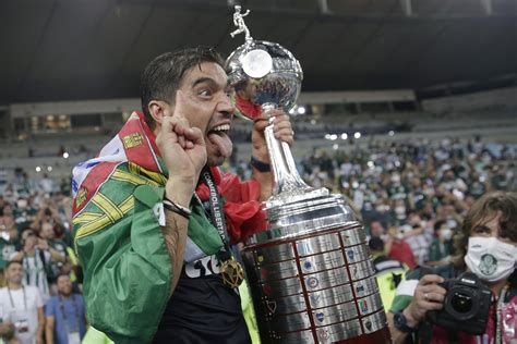 Abel Ferreira busca seu terceiro título em cinco meses de Palmeiras