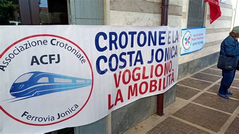 Crotone Trentatr Anni Fa Il Disastro Ferroviario Wesud