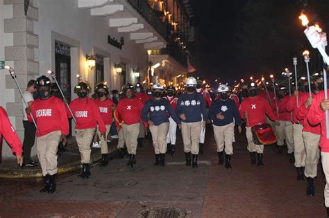 CON DESFILE DE LAS ANTORCHAS BCBRP INICIA CELEBRACIÓN DEL DÍA DEL