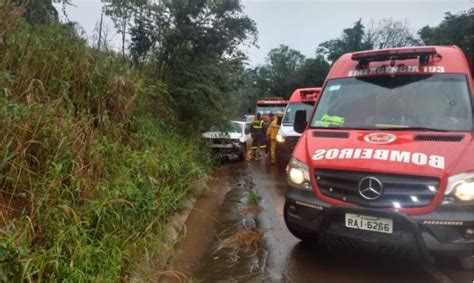 Homens Ficam Feridos Ap S Sa Da De Pista Na Br Em Maravi