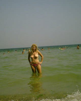 Nackte Amateur Bilder Vollbusige Freundin Oben Ohne Am Strand Porno Bilder Sex Fotos XXX