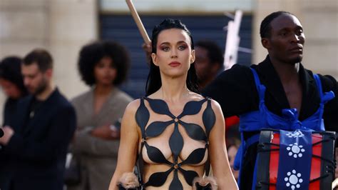 Katy Perry Wore A Geometric Naked Dress At Vogue W Katy Perry Shotoe
