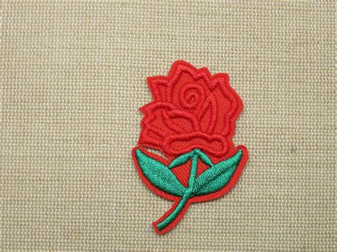 Patch fleur Rose thermocollant écusson appliqué brodé rose rouge par