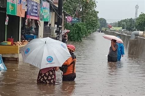 Kk Di Tangerang Selatan Terdampak Banjir Bnpb Ingatkan Warga