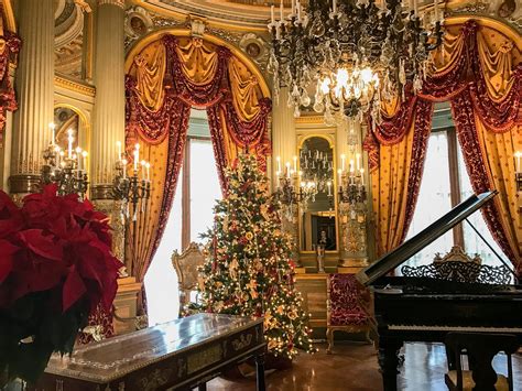 CHRISTMAS AT THE NEWPORT MANSIONS: DECEMBER 3, 2021 - Wade Tours Bus Tours