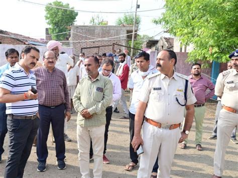 Collector Sp Reached Barodas Polling Station Gave Guidelines