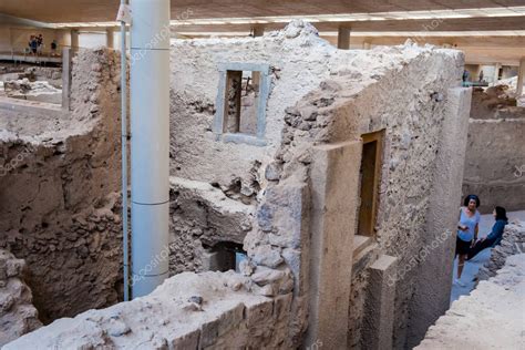 Antiguas Ruinas En El Sitio Arqueol Gico De Akrotiri En La Isla De