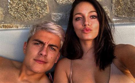 Oriana Sabatini Y Paulo Dybala Se Mostraron Apasionados En Sus Vacaciones