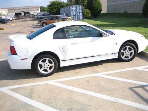 2000 V6 Ford Mustang