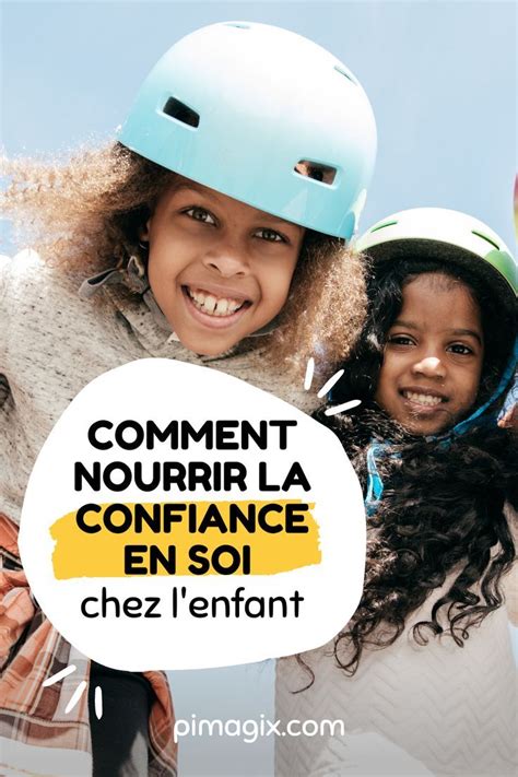 On Voit Deux Enfants Souriants Portant Des Casques Ainsi Que Le Titre